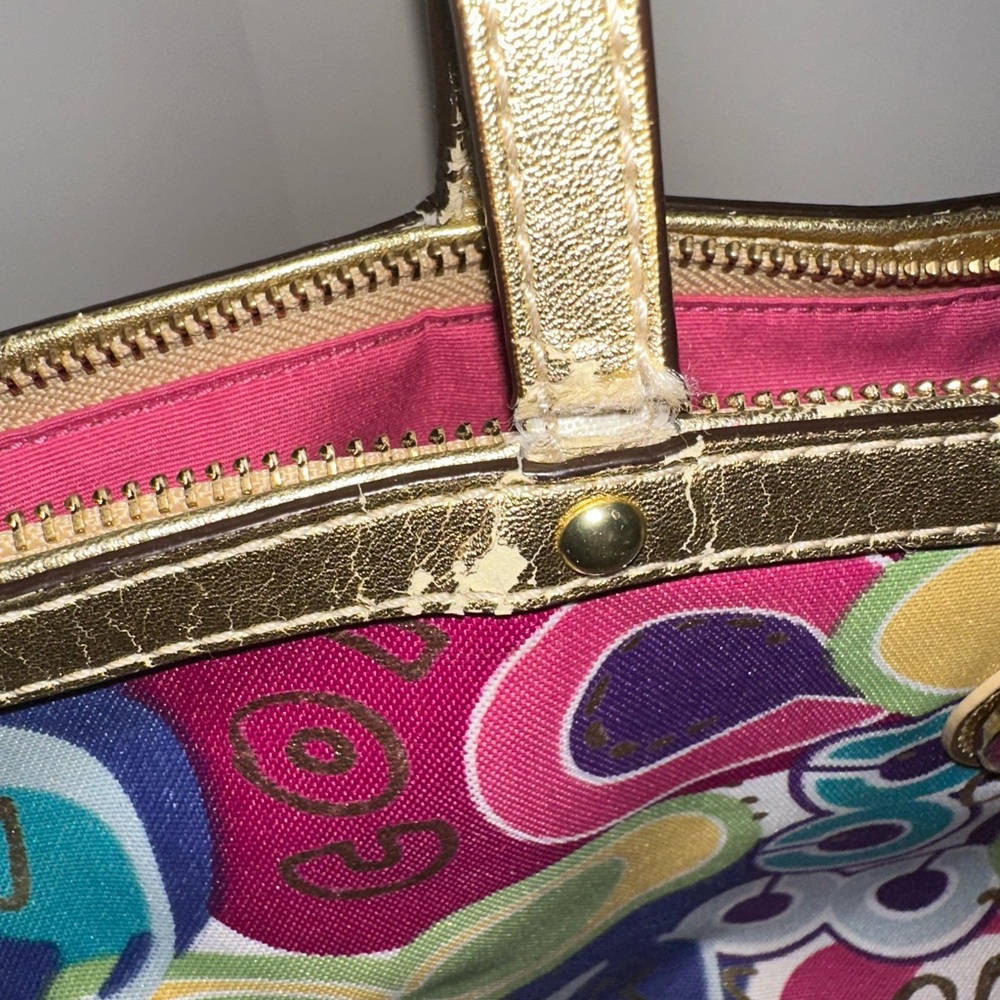 Coach Poppy Medium Gold Tote Bag with Vibrant Design - Picture 3 of 15